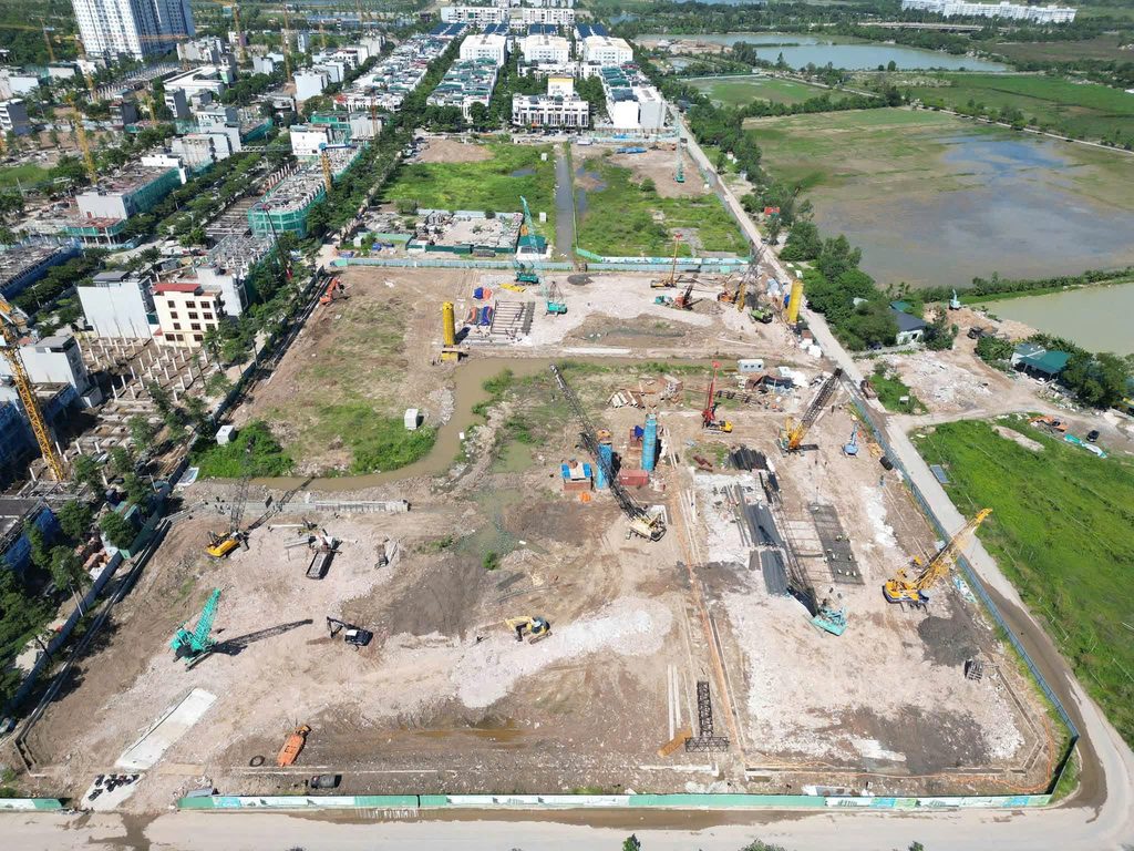 Hình ảnh thực tế tiến độ 6 tòa chung cư B1.2 CH01 Thanh Hà tháng 10/2026, công trường đang triển khai đào đất và thi công nền móng.