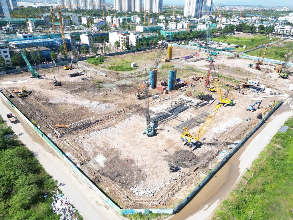 Hình ảnh thực tế tiến độ 6 tòa chung cư B1.2 CH02 Thanh Hà tháng 10/2026, công trường đang triển khai đào đất và thi công nền móng.